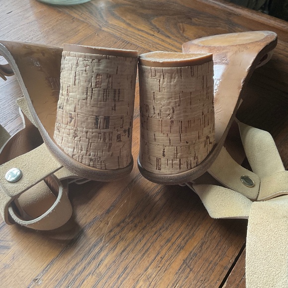 FRYE Nina Rivet Suede Leather heel size 7 with dust bag - Picture 5 of 7